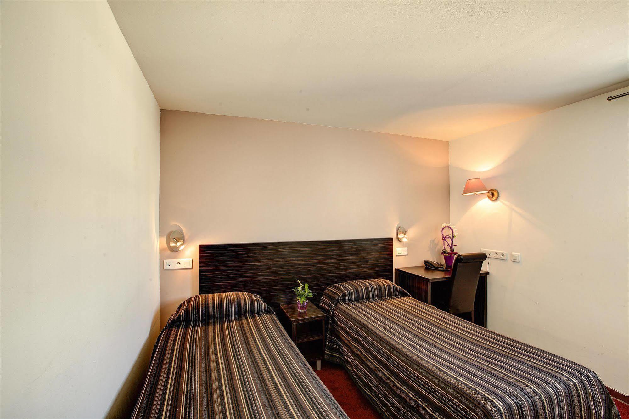 Hotel Sénia Orly Esterno foto