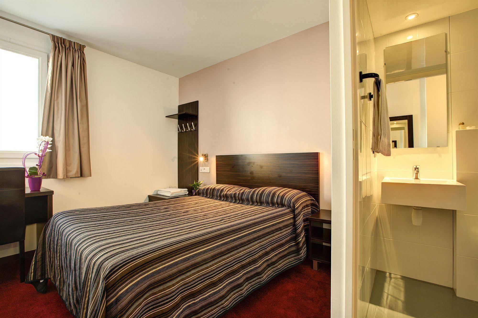 Hotel Sénia Orly Esterno foto
